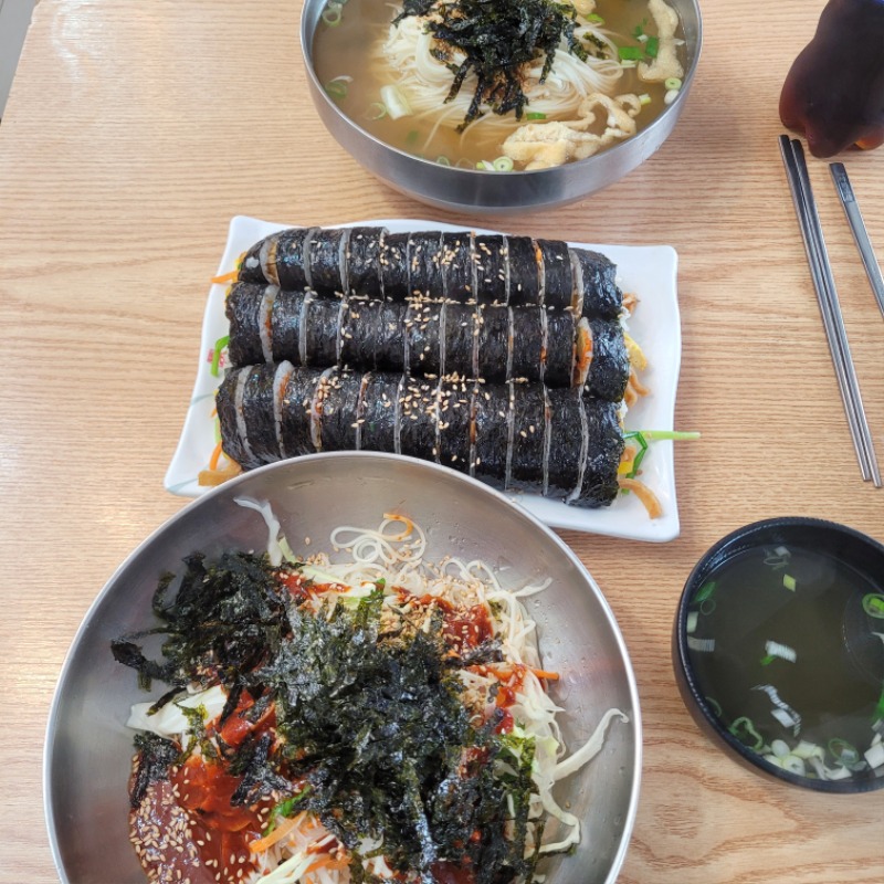 날도 덥고 이럴땐 새콤달콤한 점심을~