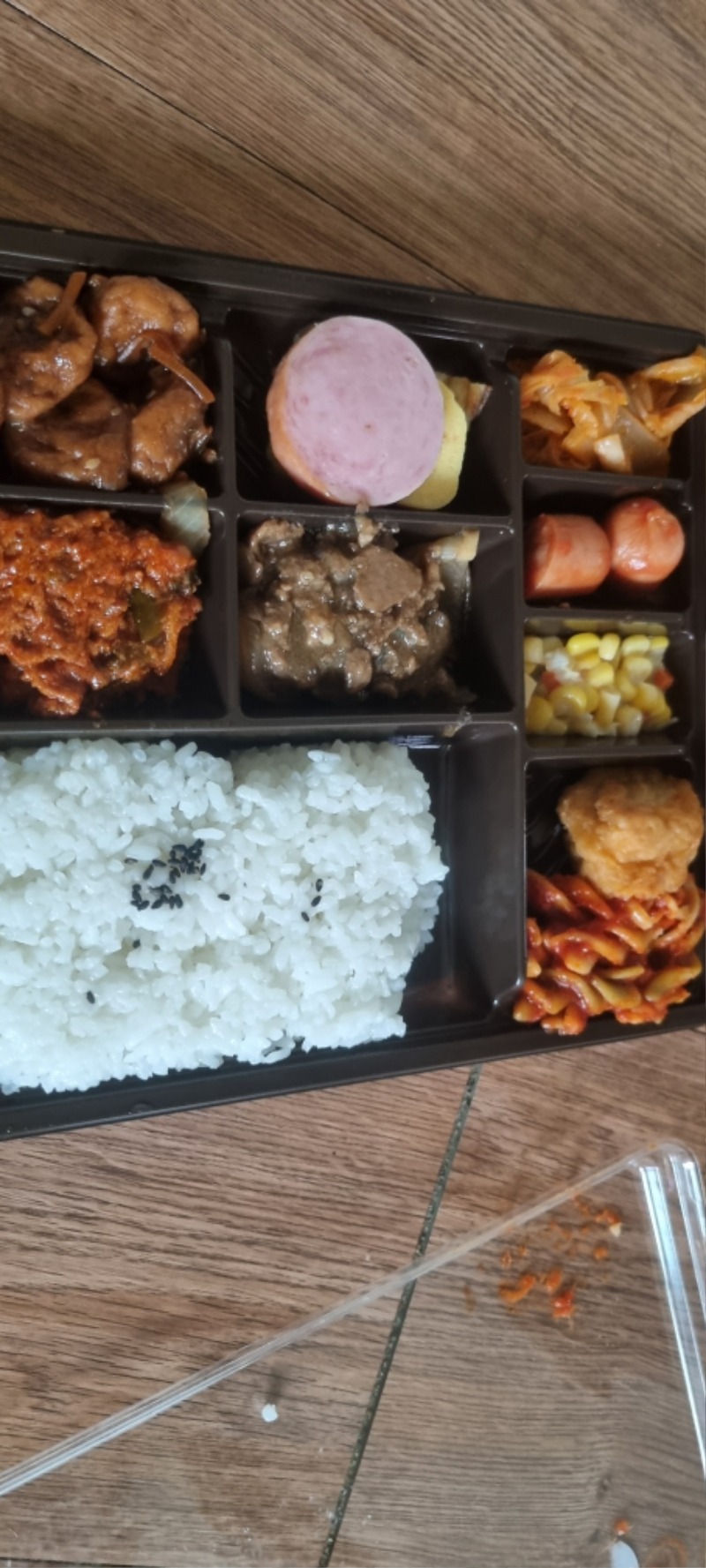맛점하세요 (간만에 편의점 도시락)반찬이11척이네요