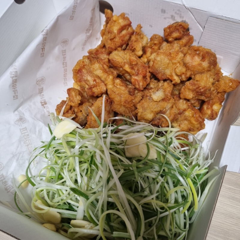 배고파서 급하게 야식 픽업해왔어요ㅎㅎ