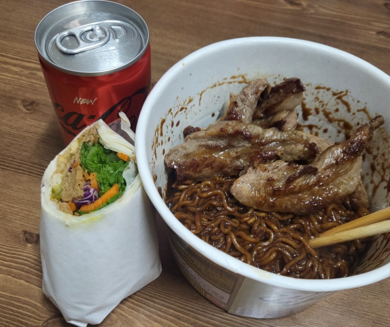 다들 점심식사 맛나게 드세용~