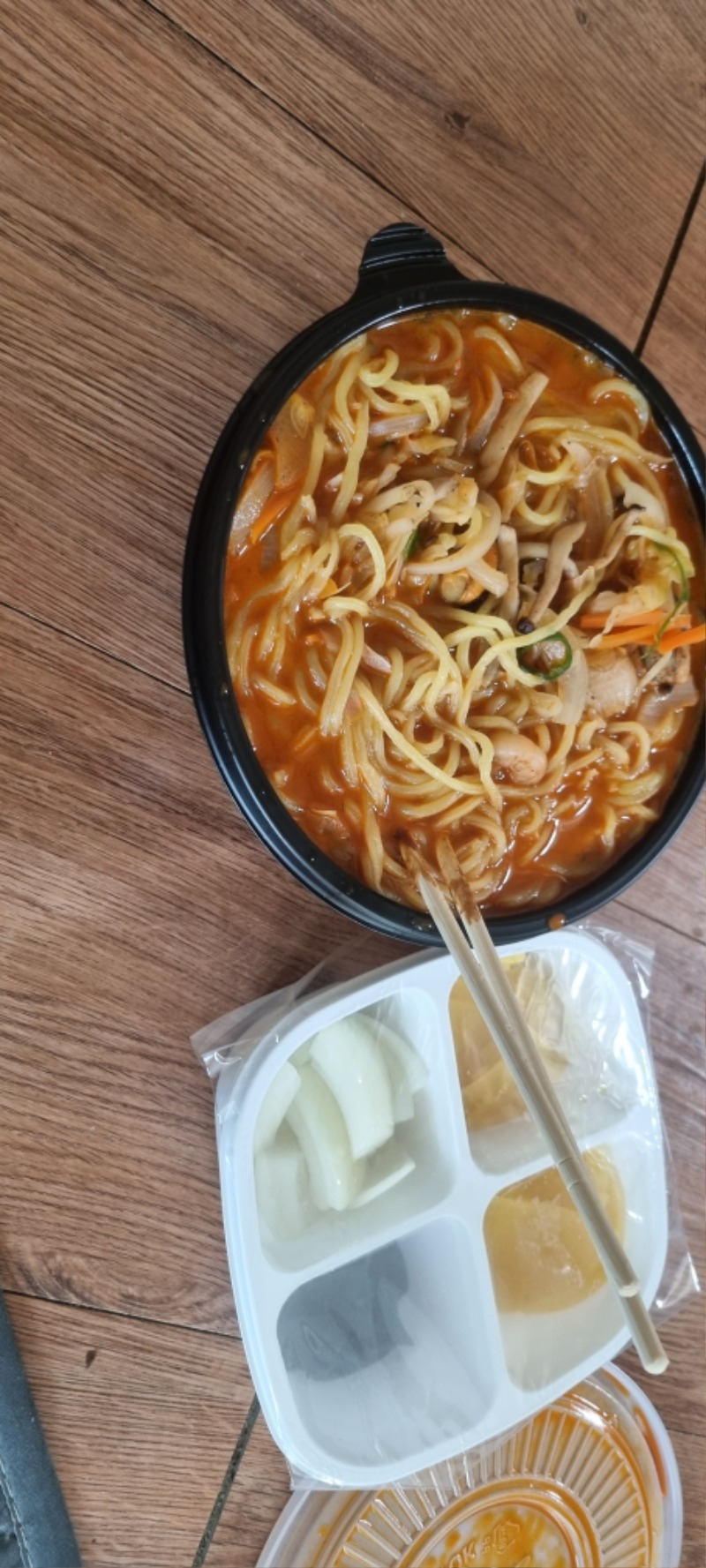 맛점하세요 (점심은   짬뽕 으로)