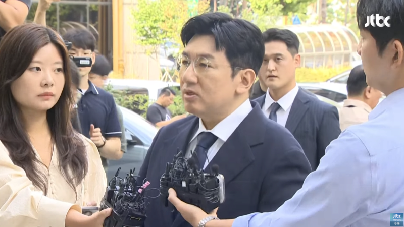 방시혁 경찰 출석
