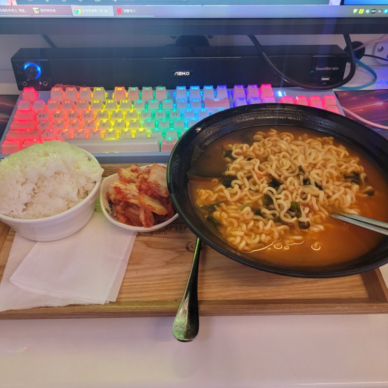 오늘야식은 간단하게 먹습니다~