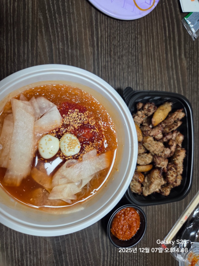 어정쩡한 첫끼 냉.삼 ㅋㅋ