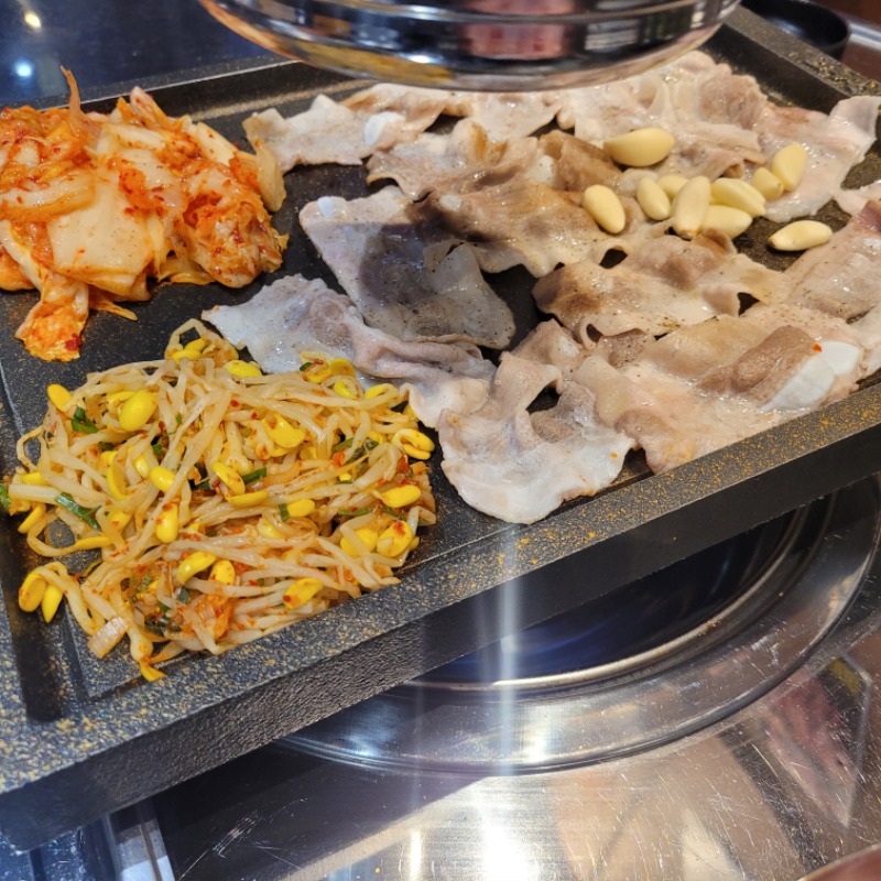 오늘 저녁은 외식으로~다같이 한입드시지예!!