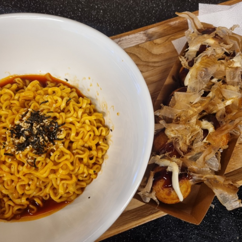 나 대신 여자친구가 사자가 먹고싶다던 불닭+타꼬 먹어줌ㅋㄱ