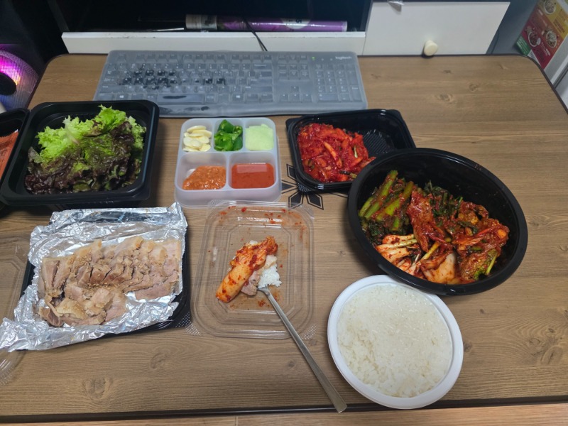 저녁들 드시죠 물개도 밥먹자~~~