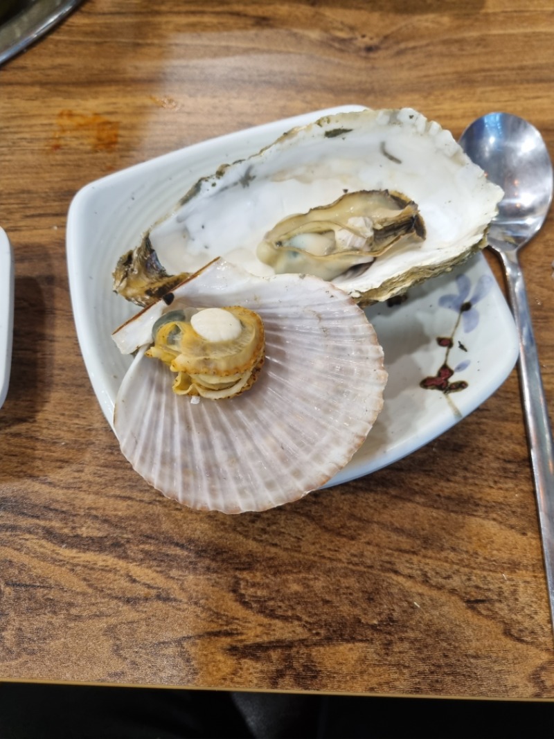 맛저하세요 오랫만에 고향친구와 굴에 한잔