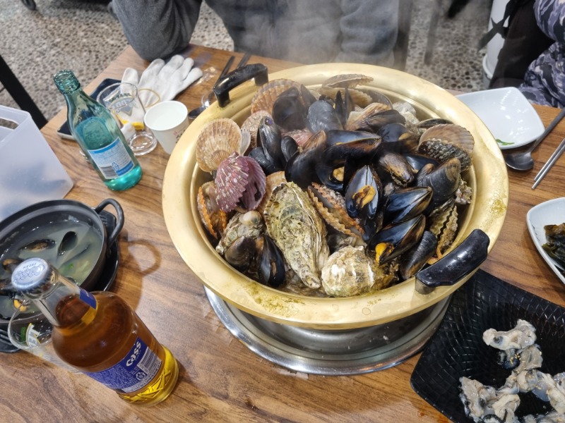 맛저하세요 오랫만에 고향친구와 굴에 한잔