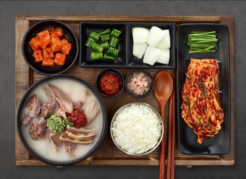 오늘 점심 메뉴는 사골순대국~~