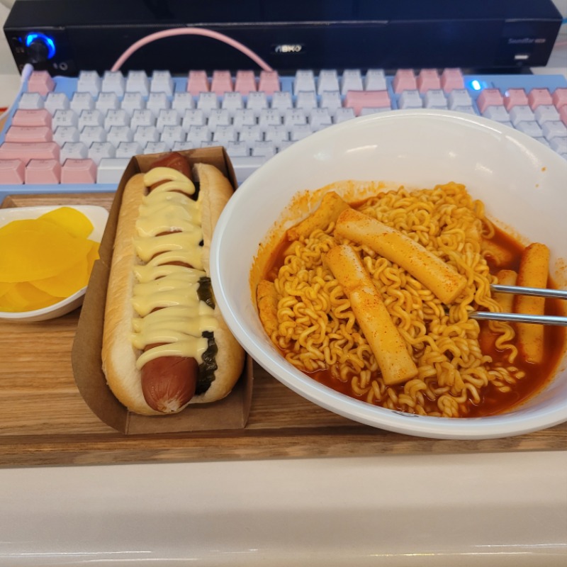 오늘의 첫끼는 간단하게 늦었으니~