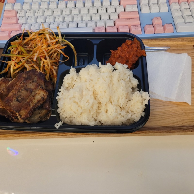 오늘저녁 먹고죽자~  서비스를주네요..