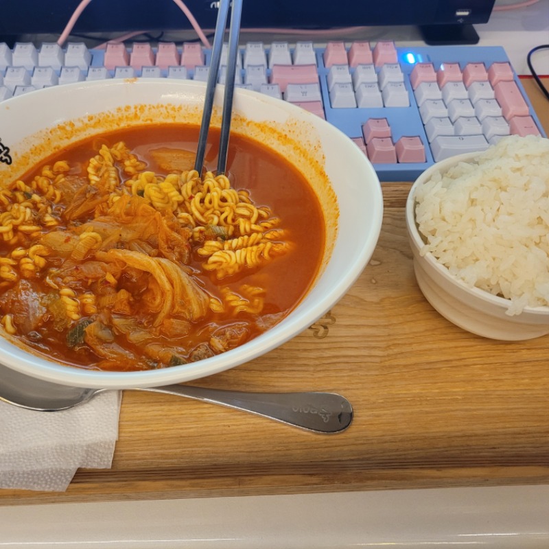 오늘저녁 먹고죽자~  서비스를주네요..