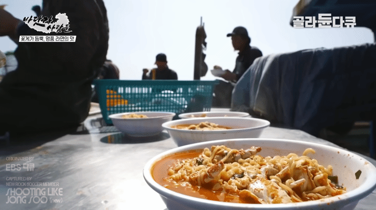 금방 잡아올린 꽃게로 끓인 라면