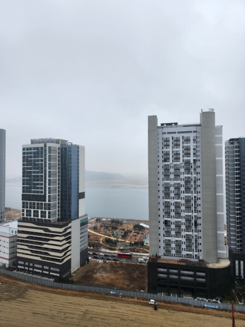 앞이 안보이던 안개가 사라졋네요!!