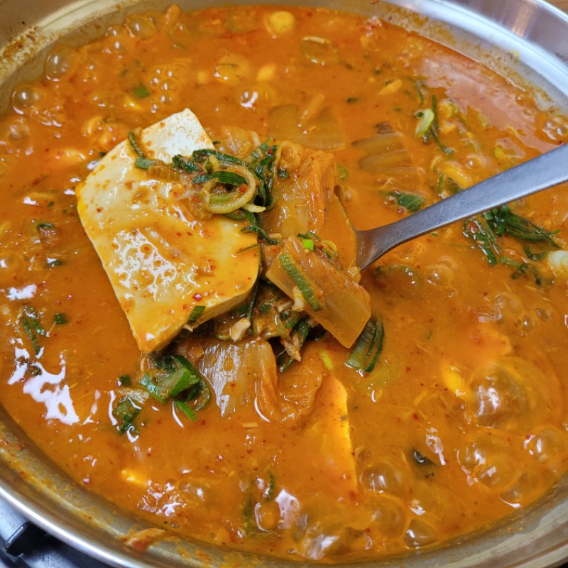 맛점하세요~저는 뜨끈한거먹으러나왔네요