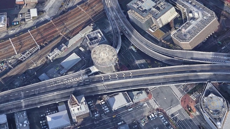 고속도로 관통하는 오사카 타워