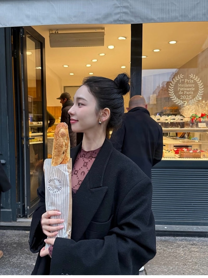 바게뜨 먹는 카리나