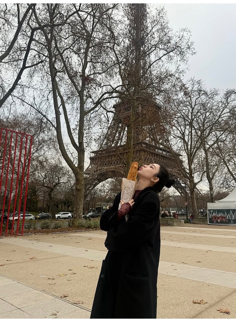 바게뜨 먹는 카리나