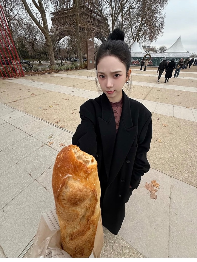 바게뜨 먹는 카리나