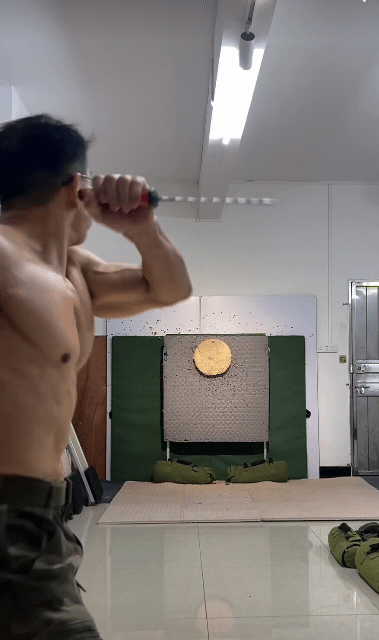 단검 날리기 초고수