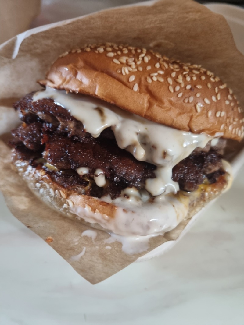 띠브버거 파인애들이랑 냠냠