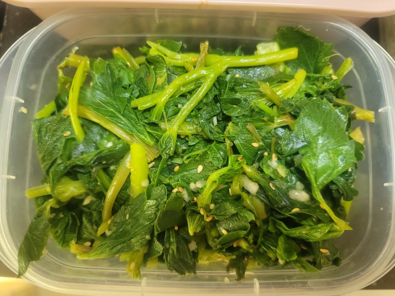 맥찌~반찬 무그라~~