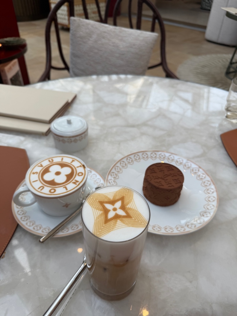 루이비통 카페 ㅎ