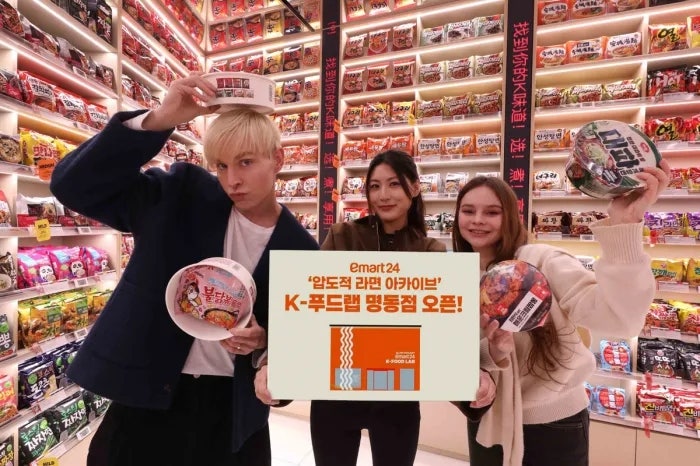 명동에 생겨난 라면도서관