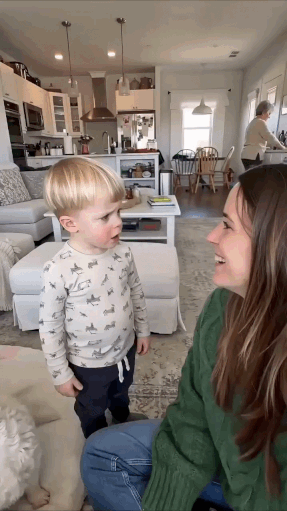 귀여운 아이의 심각한 고민 귀여운 아이의 심각한 고민