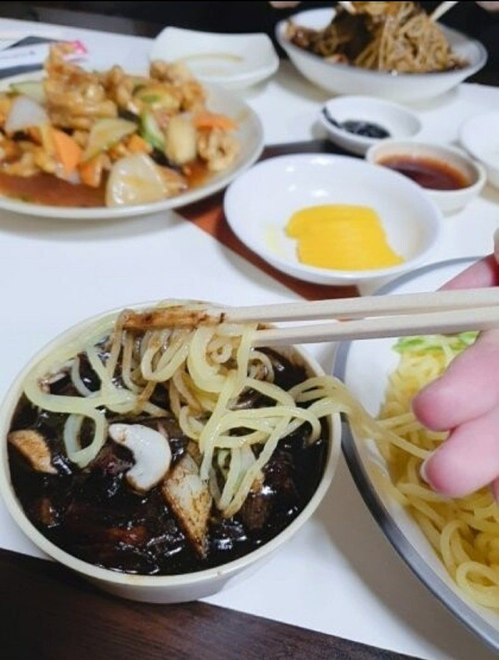 간짜장 찍먹이 욕먹을일임