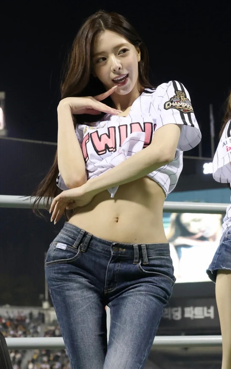 현 아이돌 허리 골반 라인 원탑