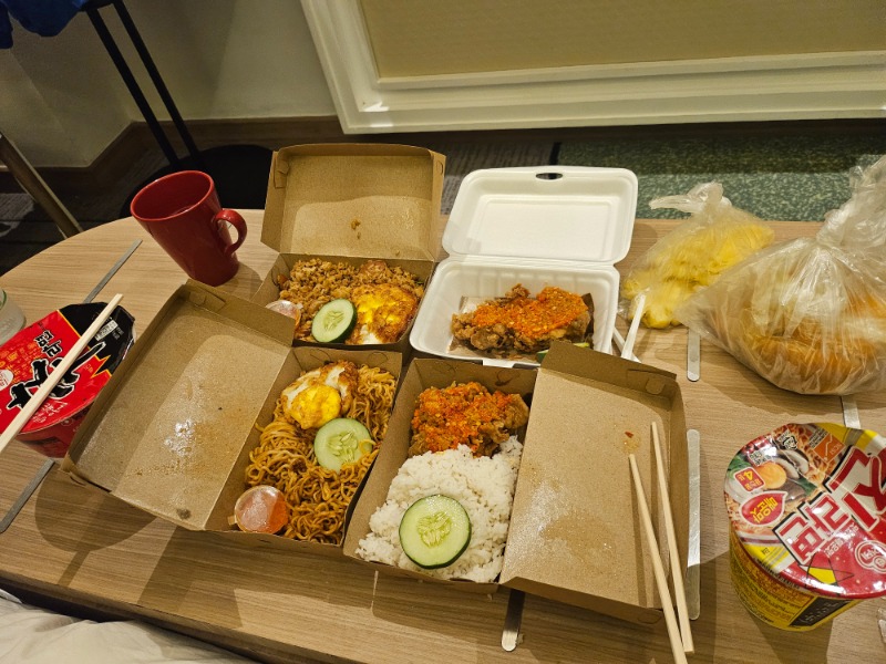 야식먹고 슬카좀 볼까나~