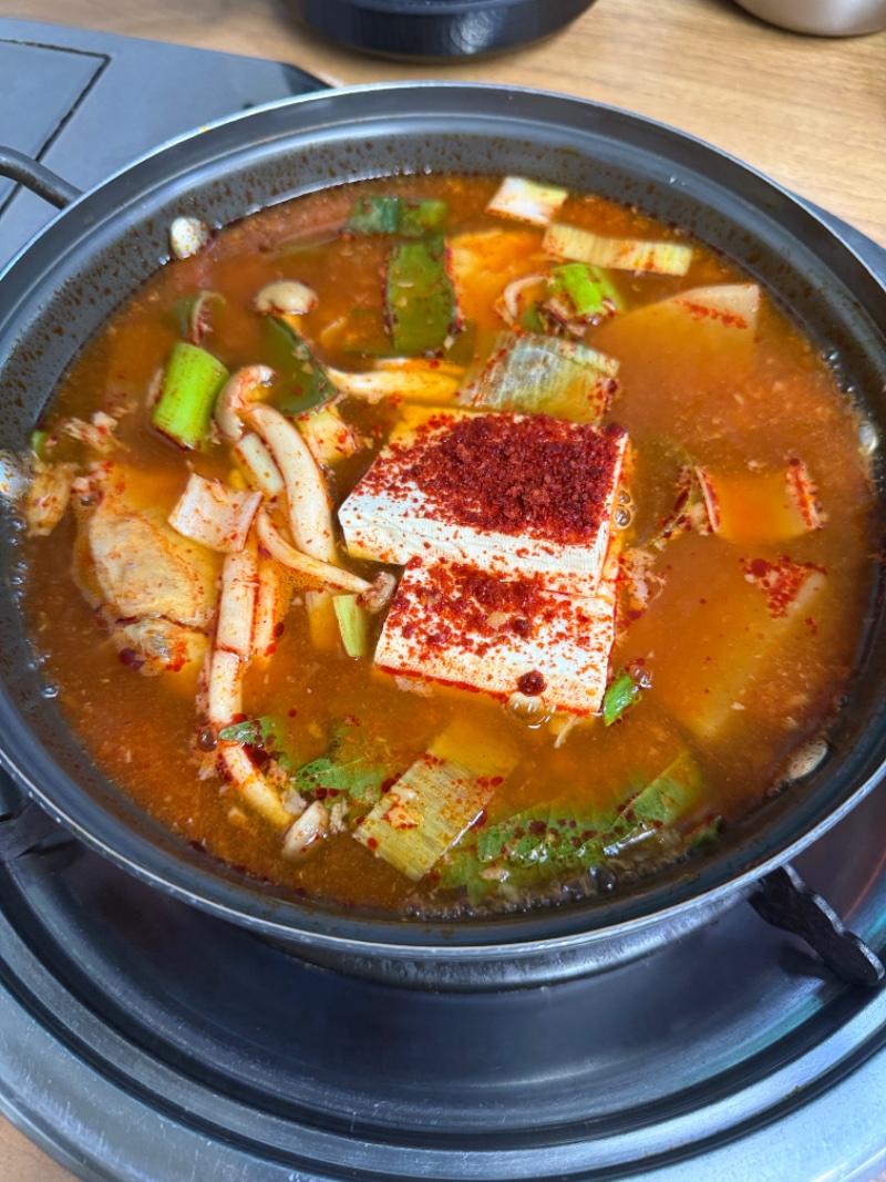 저는 물회 한그릇 하고 왔습니다