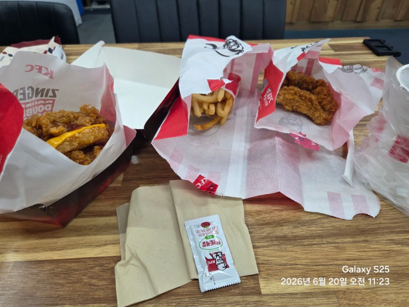 어제 펭그르 배민쿱 ㅋ 당구장에서 ㅎㅎ